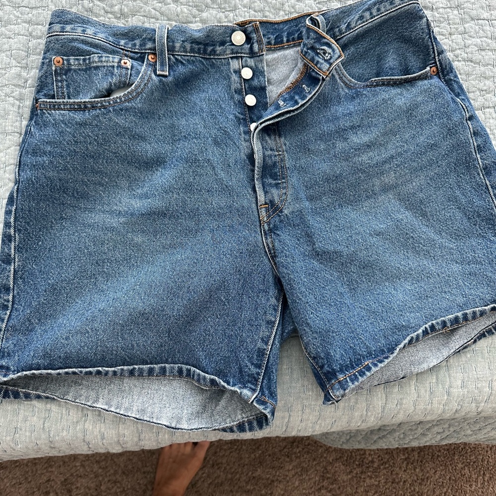 Levi’s 501 Women’s Classic Blue Denim Shorts (5” inseam)
